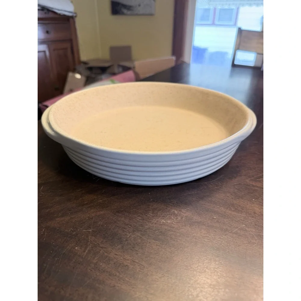 PAMPERED CHEF LARGE ROUND DEEP DISH BAKER VANILLA STONEWARE 11